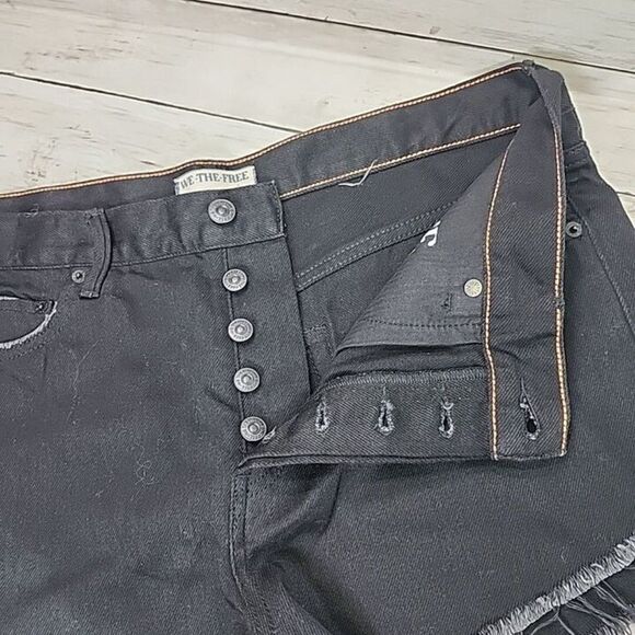 We The Free Loving Good Vibrations Cut Off Black Denim Jean Shorts Sz28 Mid Rise - Picture 6 of 9